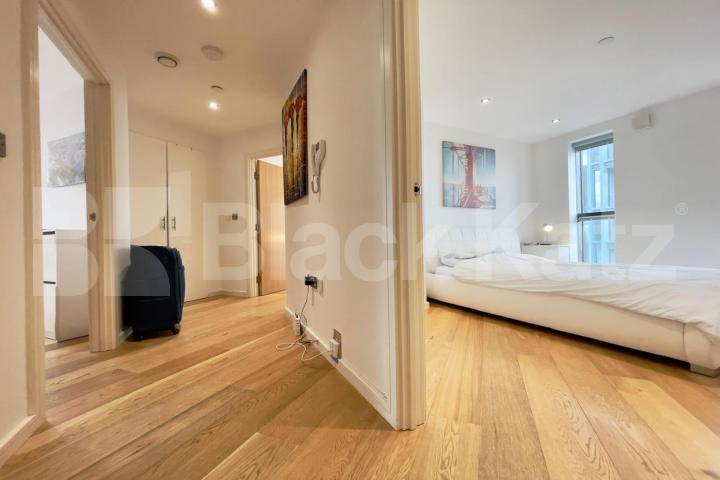 909 Sq. Ft with private balcony, two communal roof terraces & stunning views The Pioneer Building - Newington Causeway, Borough